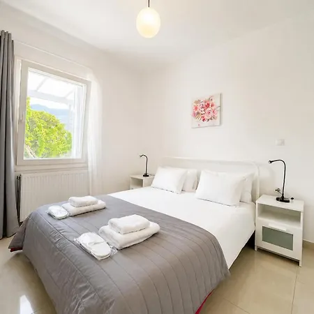 Bright & Cozy Home, 5 Mins To Ándros